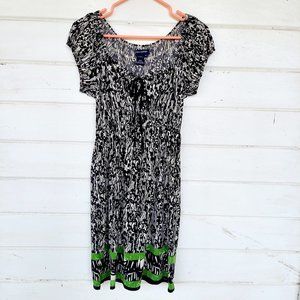 Black and White Cap Sleeve Dress with Green Accent Medium